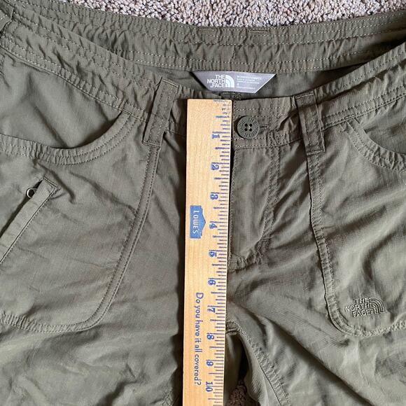 The North Face Women’s size 4 Olive Green 10” Inseam Shorts - Picture 5 of 5